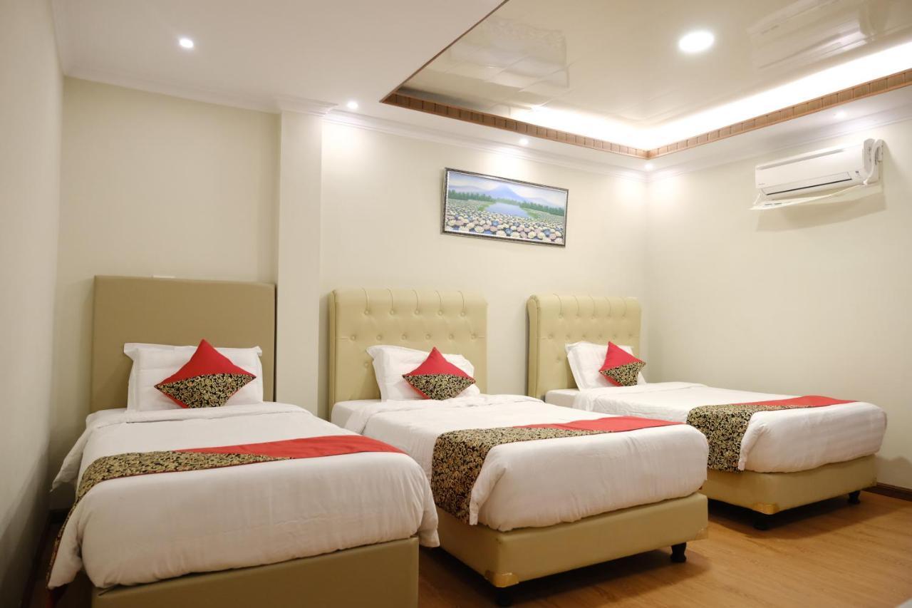Joyful Hotel Tanjung Pandan Exterior foto
