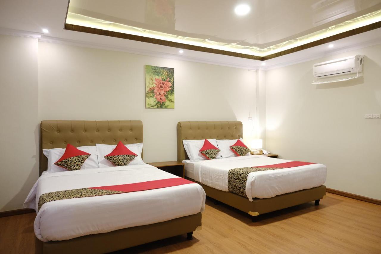 Joyful Hotel Tanjung Pandan Exterior foto